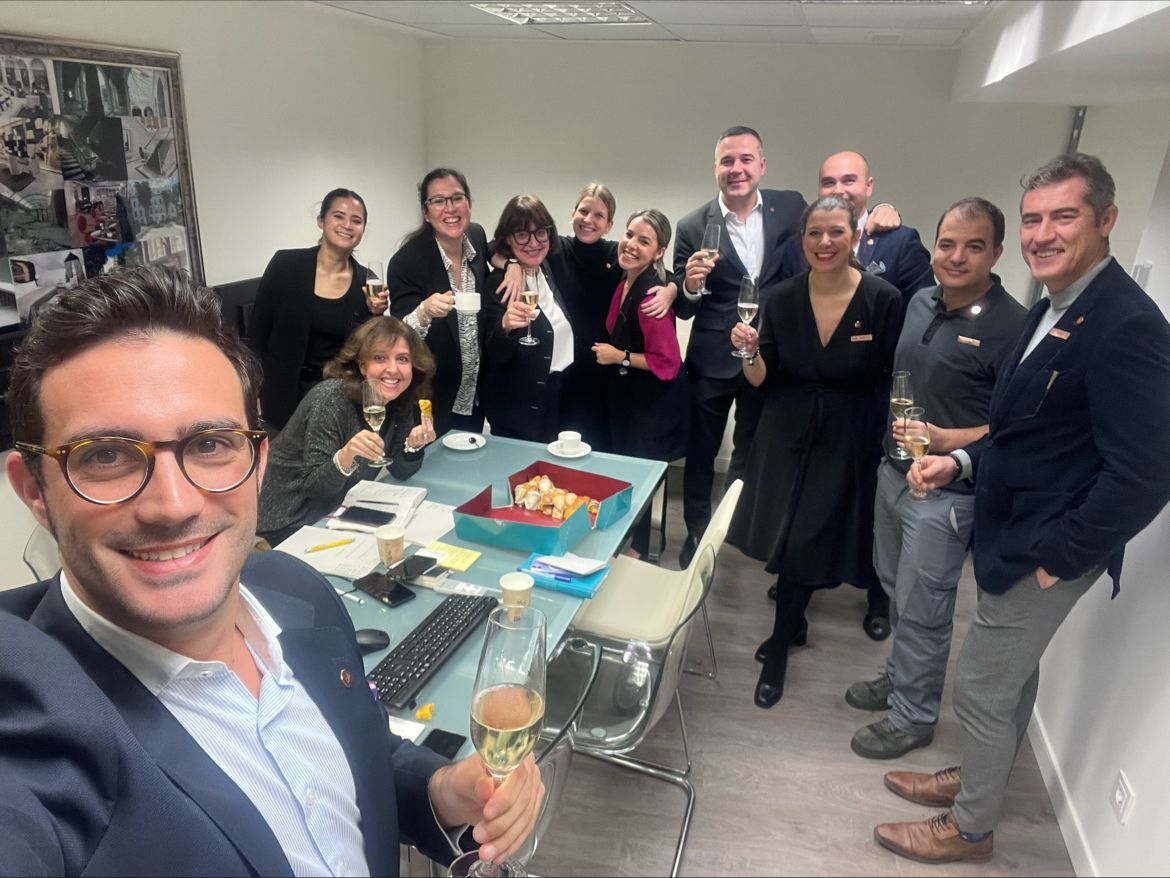 𝗠𝗲𝗹𝗶𝗮 𝗖𝗮𝗿𝗲𝗲𝗿𝘀 tweet media