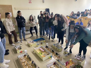 Lucaor15's tweet photo. Es increíble ver lo que los/as compañeros/as pueden conseguir con su creatividad y esfuerzo. Tenéis que sentiros orgullosos de lo que habéis conseguido.
Es increíble.
Seréis grandes docentes.
@JavierUJA y esta asignatura ha sacado lo mejor de vosotros.
#Sapereaude #sapereaude https://t.co/b5AfmbFELU