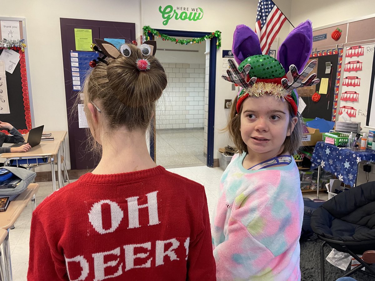MrsKollarAtHome's tweet photo. Loving this crazy hair and headbands! ⁦@MellonMSMoments⁩ ⁦@MTLSD⁩ https://t.co/m0TDCd9O6X