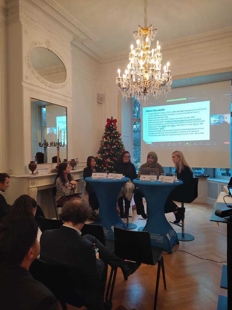 BlancaMSM's tweet photo. Beyond proud of being a part of the @yipforum organizing team, the first in-person conference for and by European and Asian youth on the Indo-Pacific, via @EuropeanGuanxi, @STEARthinktank, and @polis180.  Looking forward to #YIPForum2023!

#YIPForum #YIPForum2022 https://t.co/St25HW04Qw