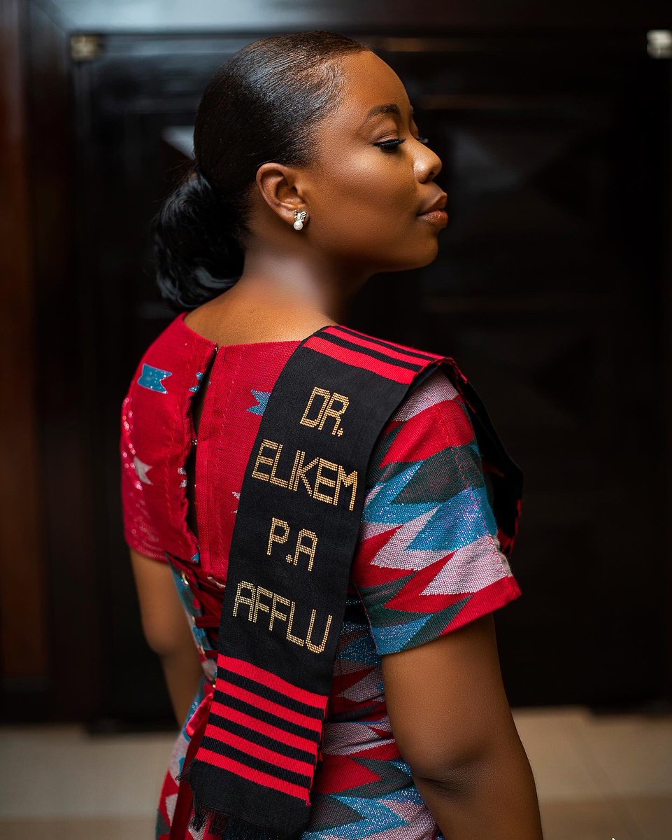 elly_afflu's tweet image. Officially.