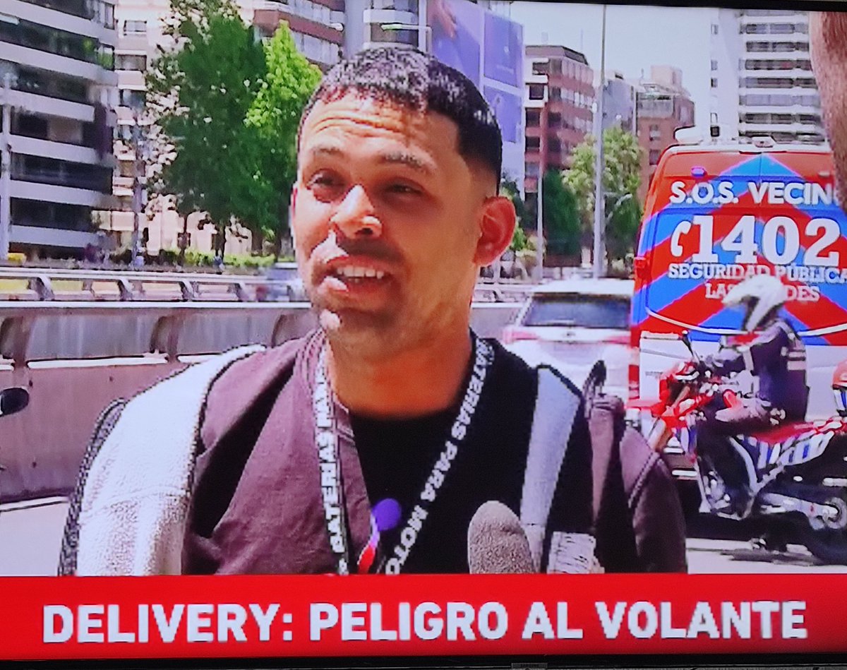 DoviSwan21's tweet photo. Venezolanos trabajan ilegales en sus delivery cometiendo faltas de tránsito Ellos hacen lo que quieren En Viña es un caos Porque no hablan de Viña Estos VENECOS hacen lo que quieren @MuchoGustoMEGA https://t.co/TFx4BKzlh6