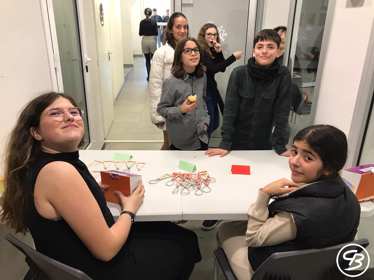 cbadalones's tweet photo. A proposta dels propis alumnes, l'escola va celebrar ahir  el primer "Ball d'Hivern" de 1r d'ESO. Una autèntica festassa amb música, ball, berenar i molts bons desitjos per a tots i totes! #Badalona #balldhivern #ESO #Nadal22CB #femescola #desde1895 https://t.co/BoNykzdIK3