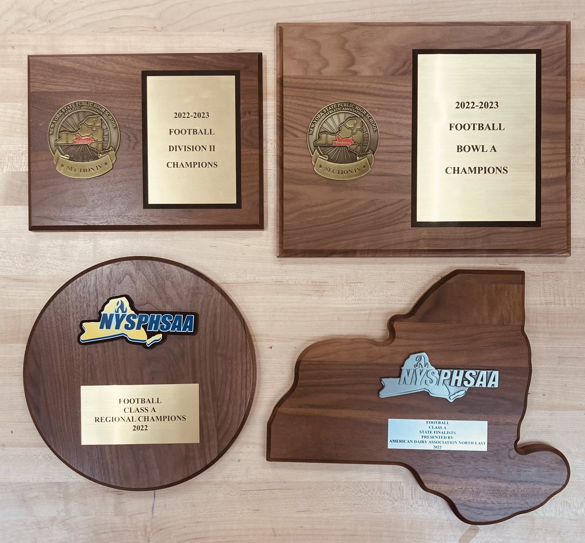 The 2022 Union - Endicott Football Team was presented the Key to the Village of Endicott for a Historic 2022 Football Season. We are Proud to represent the Great Community of Endicott. Thank You for your continued support. Go Tigers.