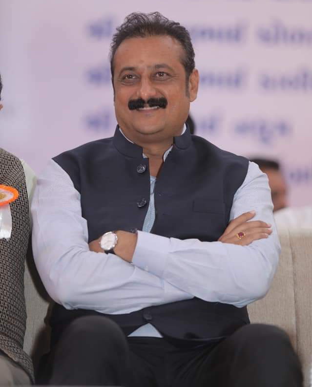NitinParmar2911's tweet photo. જેટલુ કહુ એટલુ ઓછુ છે આ વ્યક્તિત્વ માટે એટલે વધારે કઈ ના કેતા…
જન્મદિવસની શુભકામનાઓ અંબરીશભાઈ ડેર 
@Ambarishdermla https://t.co/LugU1dWhiy