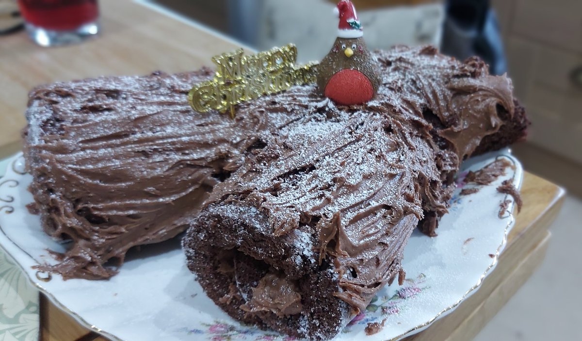 misskristinruth's tweet photo. Good job you can't see the back of this but... First try at a Yule Log.
#beenbaking #YuleLog https://t.co/XBghN7wlLH