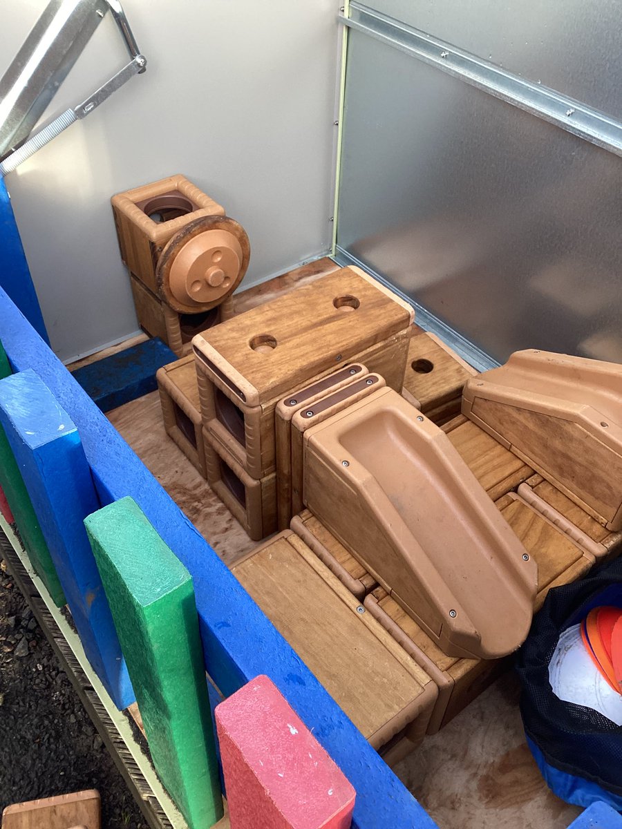 MrsJamiesonCPS's tweet photo. We tried building some new modes of transport for Santa. Can you spot the teleporter, the flying sleigh and the car with special toy chutes. https://t.co/UPaZ5Y09jH