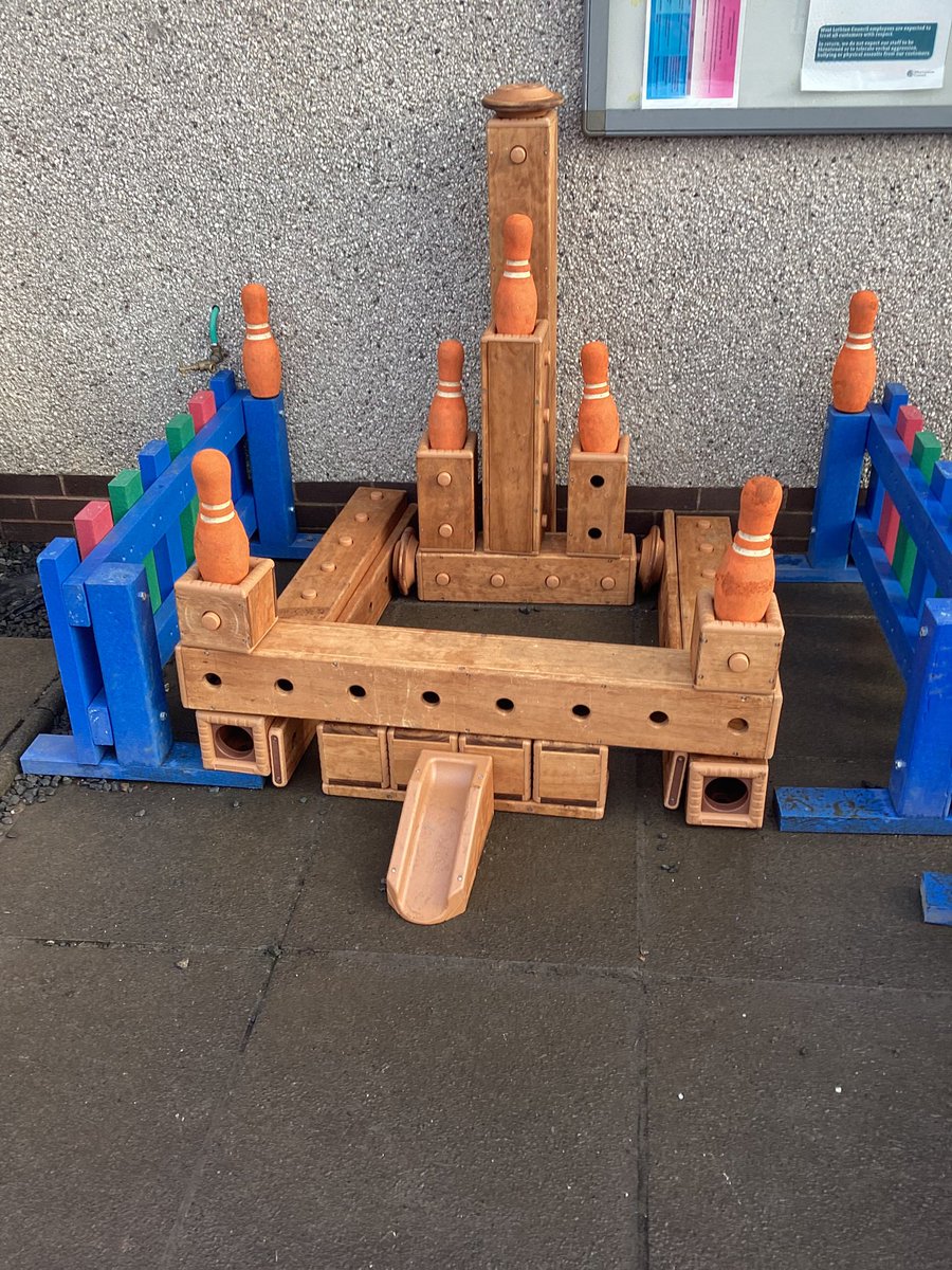 MrsJamiesonCPS's tweet photo. We tried building some new modes of transport for Santa. Can you spot the teleporter, the flying sleigh and the car with special toy chutes. https://t.co/UPaZ5Y09jH