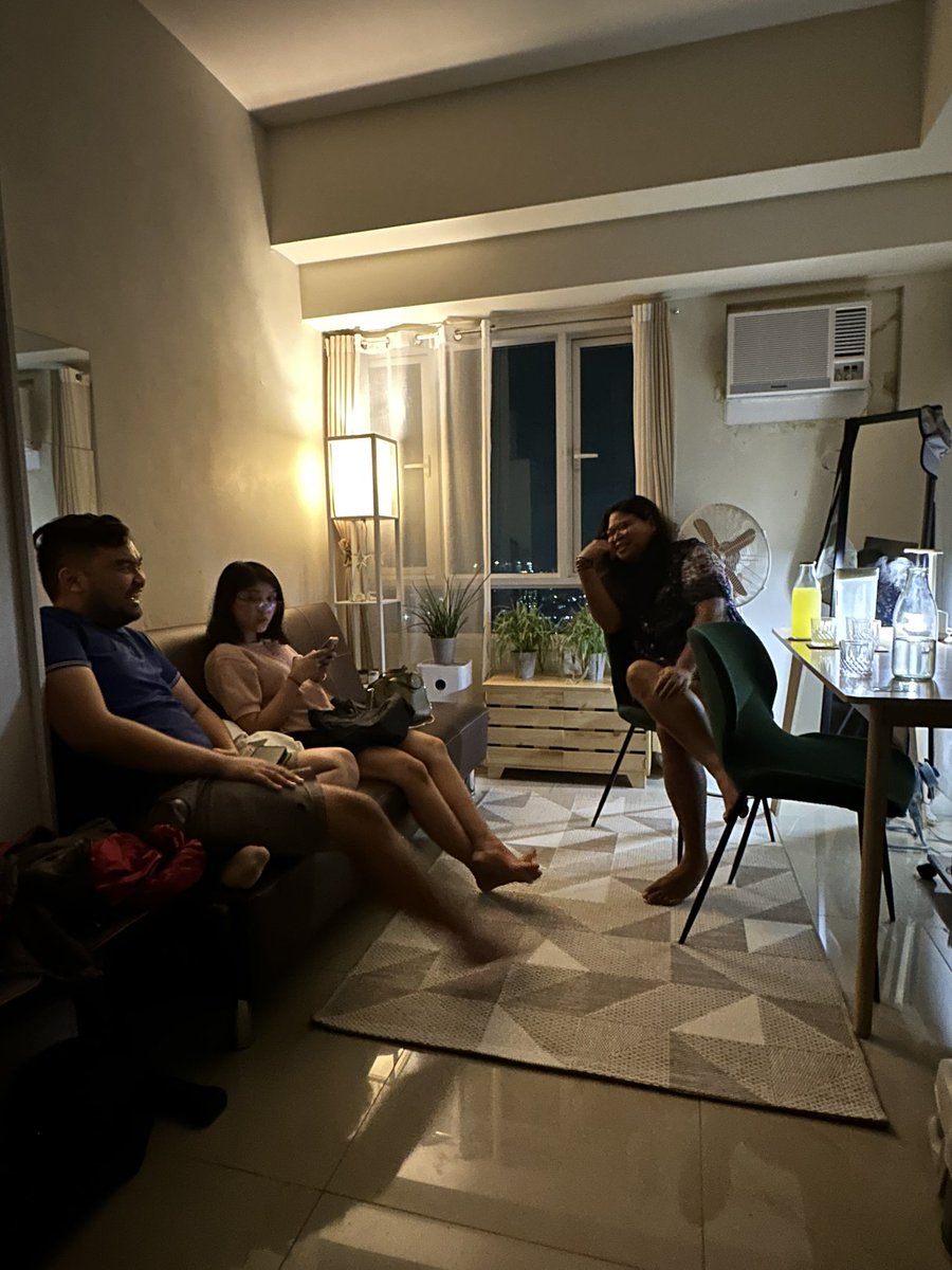 piqueroberos's tweet photo. high school friends naman ang hinohost ko tonight for year end meet up.
baka gusto nyo rin. im in that stage in life na i enjoy hosting gigs.
#susteyn #masci https://t.co/oCcQvenTUN