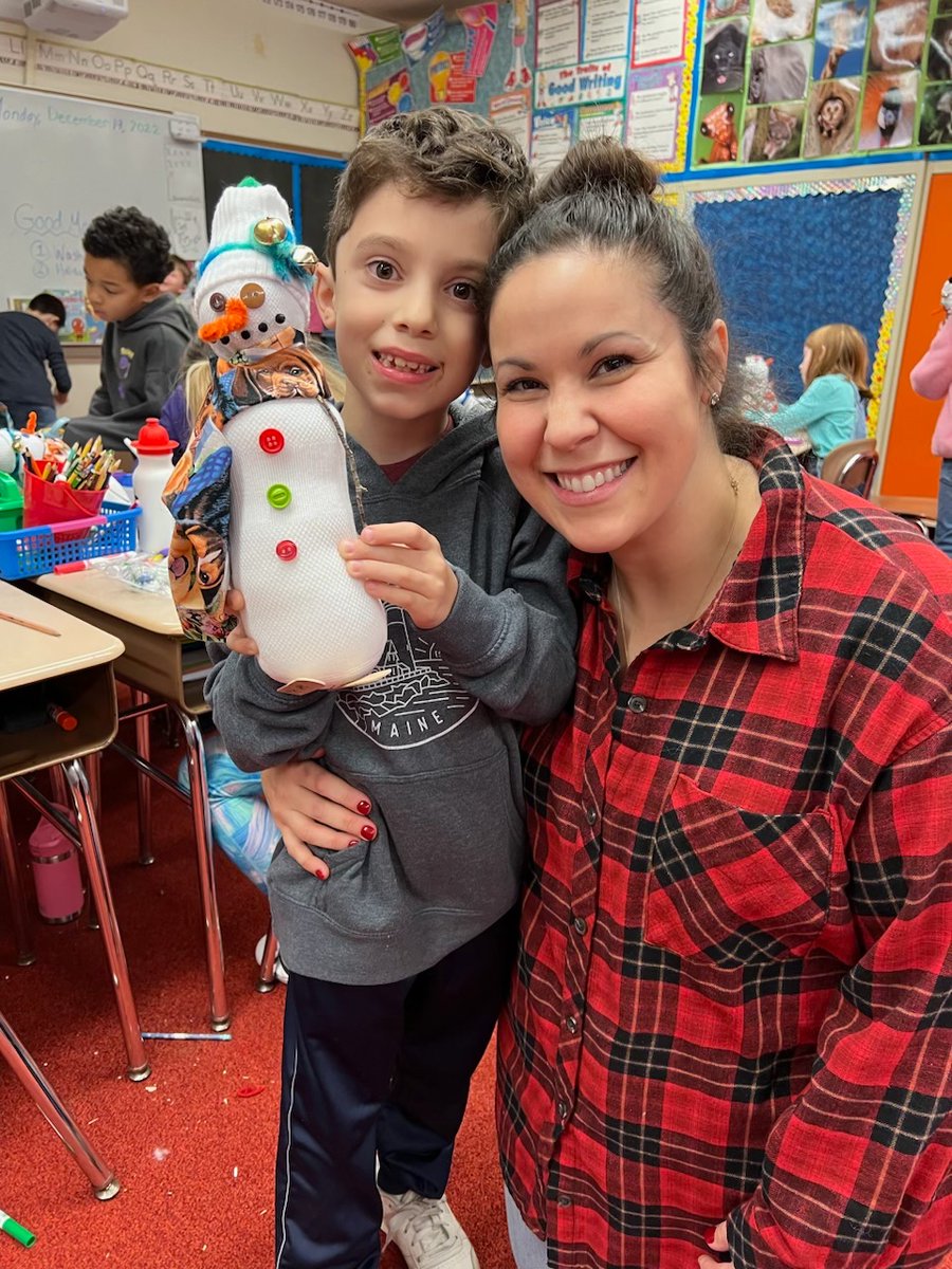CCRogers5's tweet photo. Last sock Snowman Day during our last week at this special little school. We miss certainly miss Moreau Hall. @BATigerCubs https://t.co/YwngZSGn6p