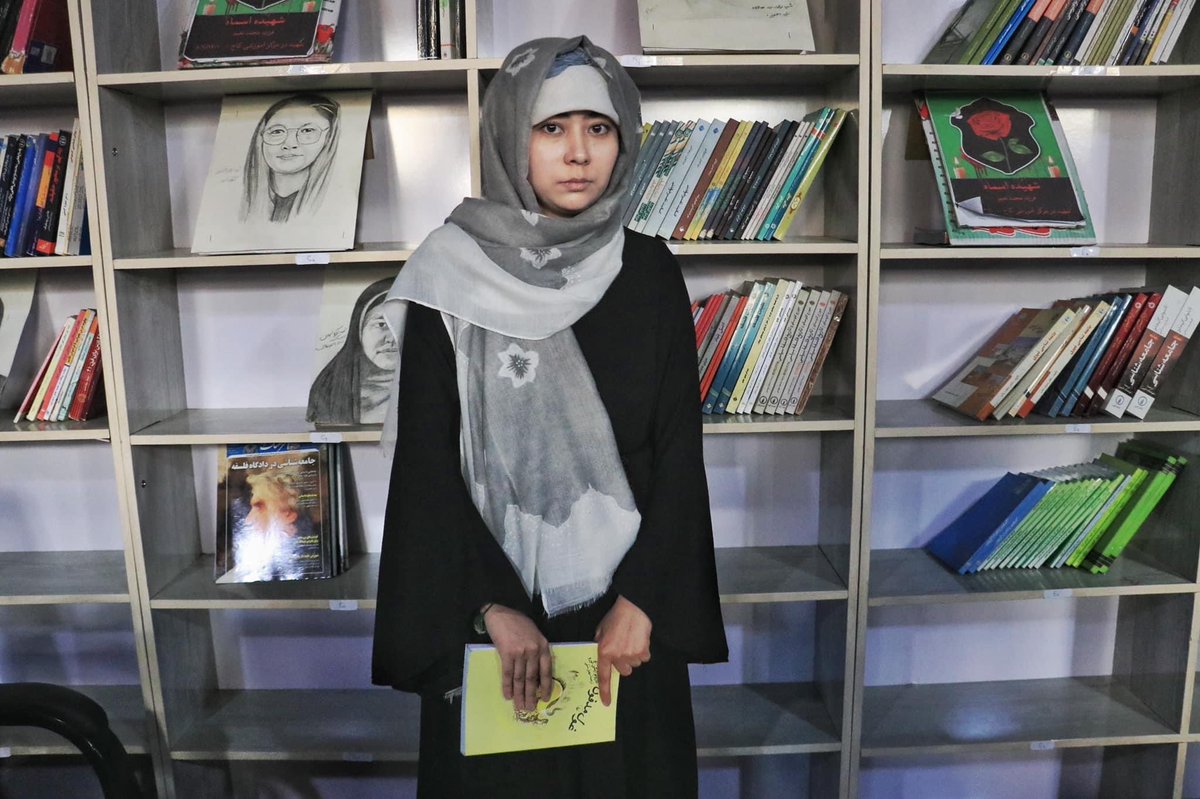 HazaraWorld's tweet photo. بانو زينب عطايي يكي از بازماندگان كاج هستندايشان در سه انفجار زخم برداشتند امروز به همت دوستان و تيم (كاج برگ خونين تاريخ)عازم كشورتركيه شدند تا تداوي شدن را آنجا ادامه دهند هزينه هاي درماني را تعدادي ازخيرين بعهده گرفتند. براي تمامي زخميان آرزوي بهبودي داريم.
#StopHazaraGenocide https://t.co/8r4JJKqfye