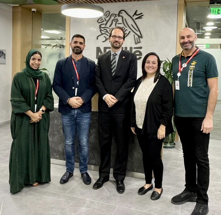 Thank you to @SheikhRafic and the <a href="/Nestle/">Nestlé</a> team in #Oman for receiving us today in their offices. Good discussion on opportunities of growth and potential partnerships on #Sustainability and vocational training in the coming year.
@NestleSuisseSA <a href="/nestleme/">Nestlé MENA</a>