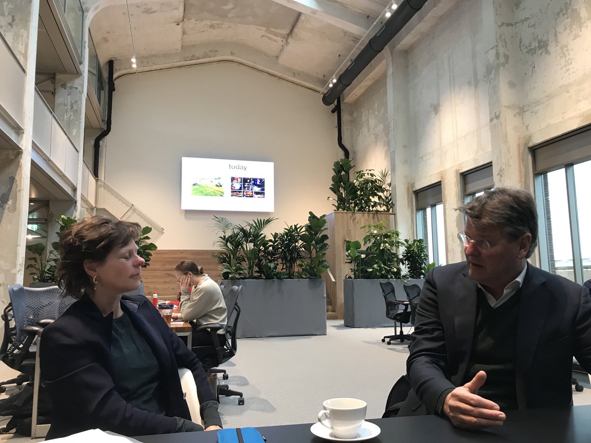 deBoerCecile's tweet photo. Laatste werkbezoek van 2022🤩🍀 bij @Connectr op @IndustrieparkNL met @carinaweijma van @Creative_NL_ en @BernoldKemperink @Oostnlnl @KevinRijke @SimonevanBennekom #DitisArnhem @gemeentearnhem #energy #creatievesector #lifeport #Duitsland #kansen https://t.co/jULc1fgEhy