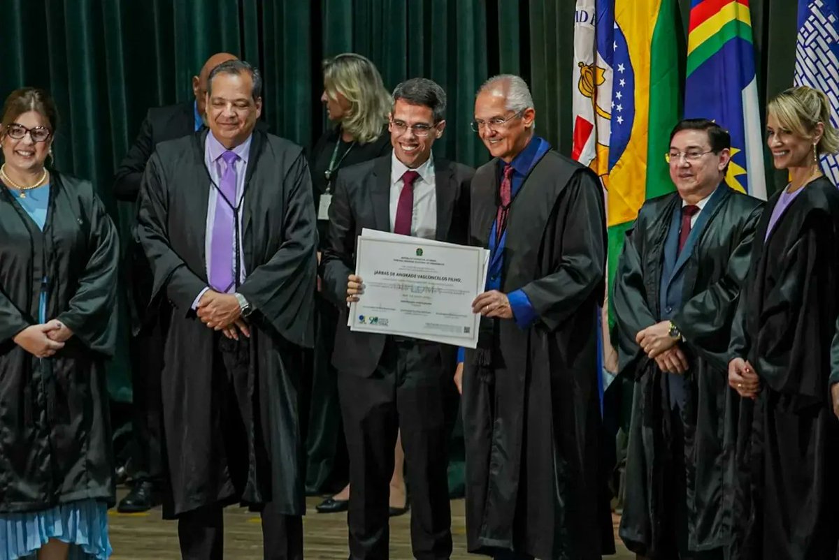 JarbasFilho_'s tweet photo. O diploma que recebi tem a assinatura de 45.331 pernambucanos e pernambucanas que me confiaram seus votos. Vou agradecer trabalhando muito para levar desenvolvimento e crescimento para todos os cantos de Pernambuco.

#jarbasfilho https://t.co/GIp0R9sUDl
