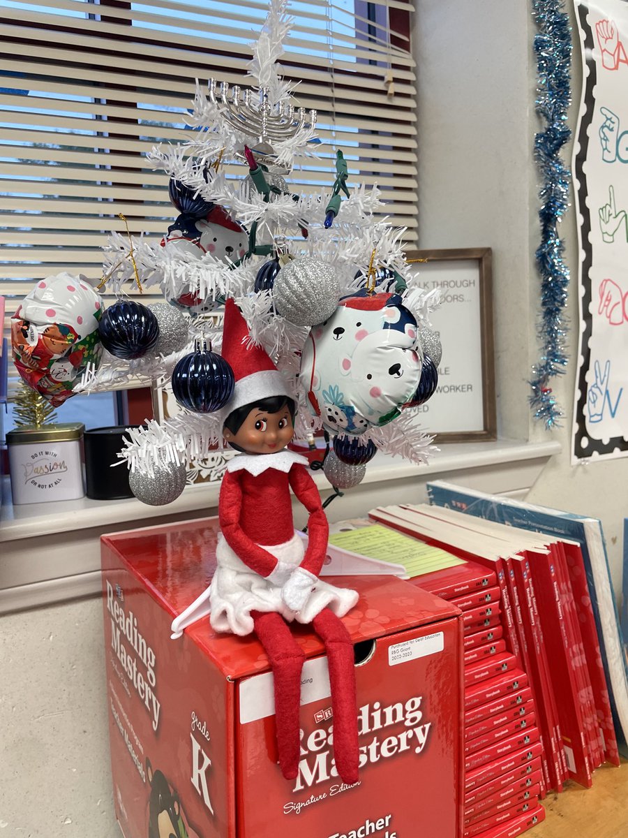 SHMELF the Hanukkah Elf came to visit! We had lost of fun learning about Hanukkah yesterday! #frostyandwinter ⁦<a href="/aldinesped/">Aldine ISD SPED</a>⁩ #Deafedlanguage