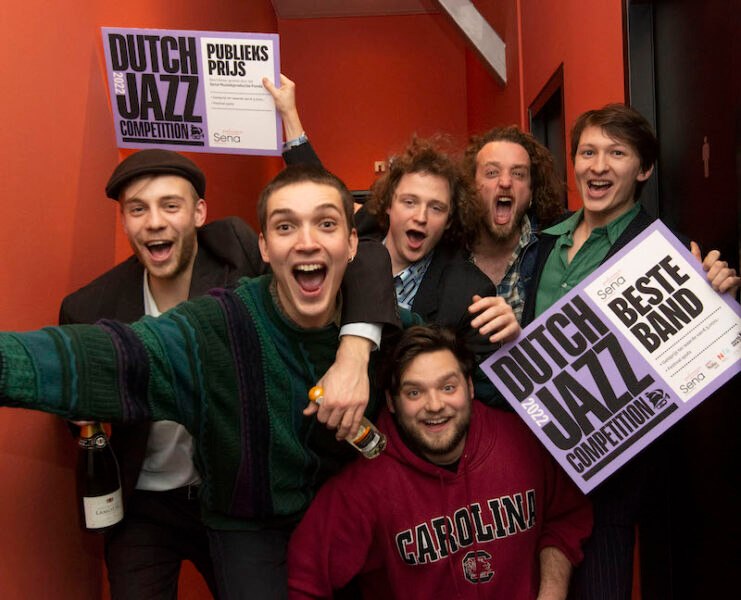 RAGAZZI wint Dutch Jazz Competition! Het gezelschap, met daarin Musician 3.0-studenten Noah Hassler-Forest en Wouter Torringa, ging er afgelopen zaterdag vandoor met zowel de Prijs voor Beste Band als de Publieksprijs. Gefeliciteerd!

#jazz #hku #utrecht #award #music #Dutchjazz