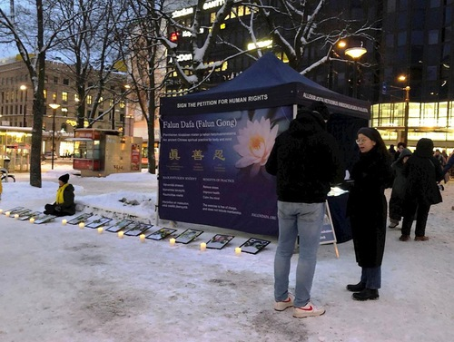 Helsinki, Finland: Introducing Falun Gong at Candlelight Vigil on Human Rights Day 
https://t.co/lY1lALgmrL
#FalunGong https://t.co/Vl9i5rJKtG