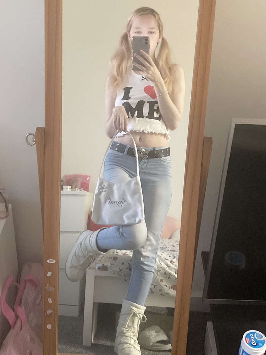 𝒸𝒾𝓃𝓃 tweet media