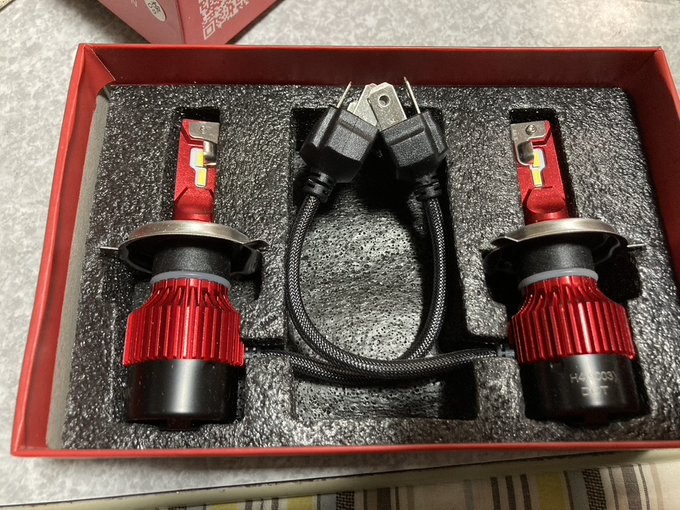 怪しげなH4LEDバルブが届いたのでこんな時間からバルブ交換したなどファン付きだけどリトラで使用可なサイズ 
