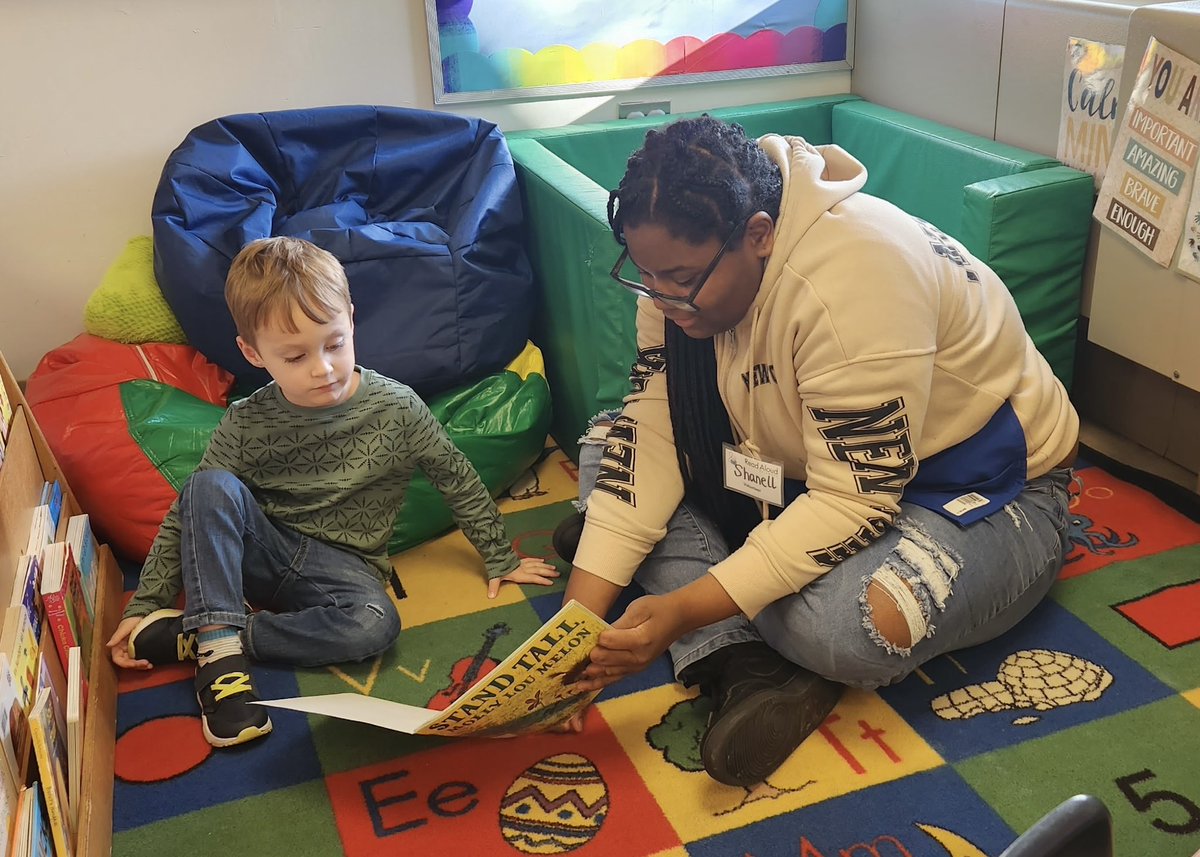 SmyrnaMiddleDE's tweet photo. 8th grade students were trained to be reading buddies through @readaloudde . They have partnered with @NSESSD , Early Childhood and Kindergarten students to read throughout the school year. #StrongerAndBetterTogether #SmyrnaStudentsShine https://t.co/N0n1TgGx8R