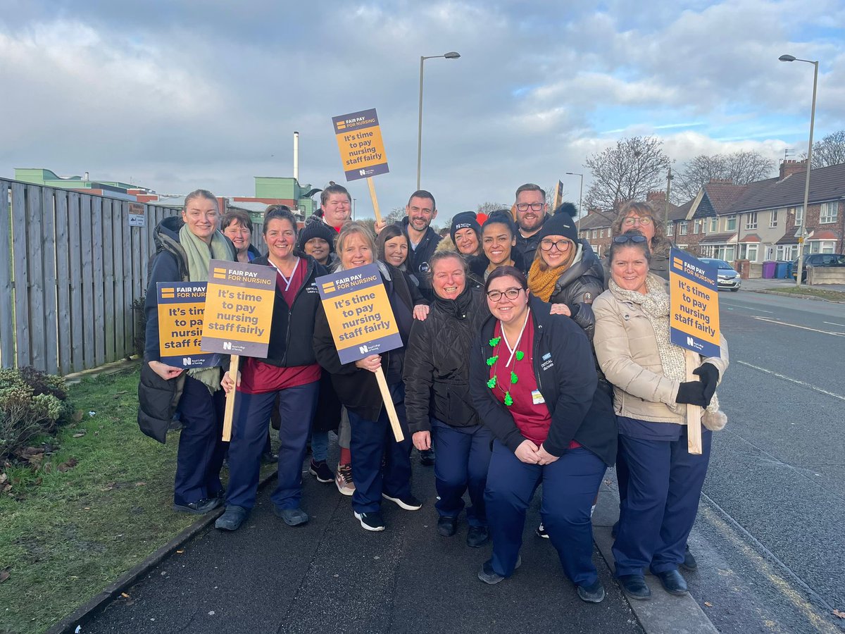 TheSeanACain's tweet photo. Aintree Critical Care on the picket line supporting our derogated colleagues ❤️

@CriticalCareAUH @LivHospitals @theRCN https://t.co/0OpS981Gou