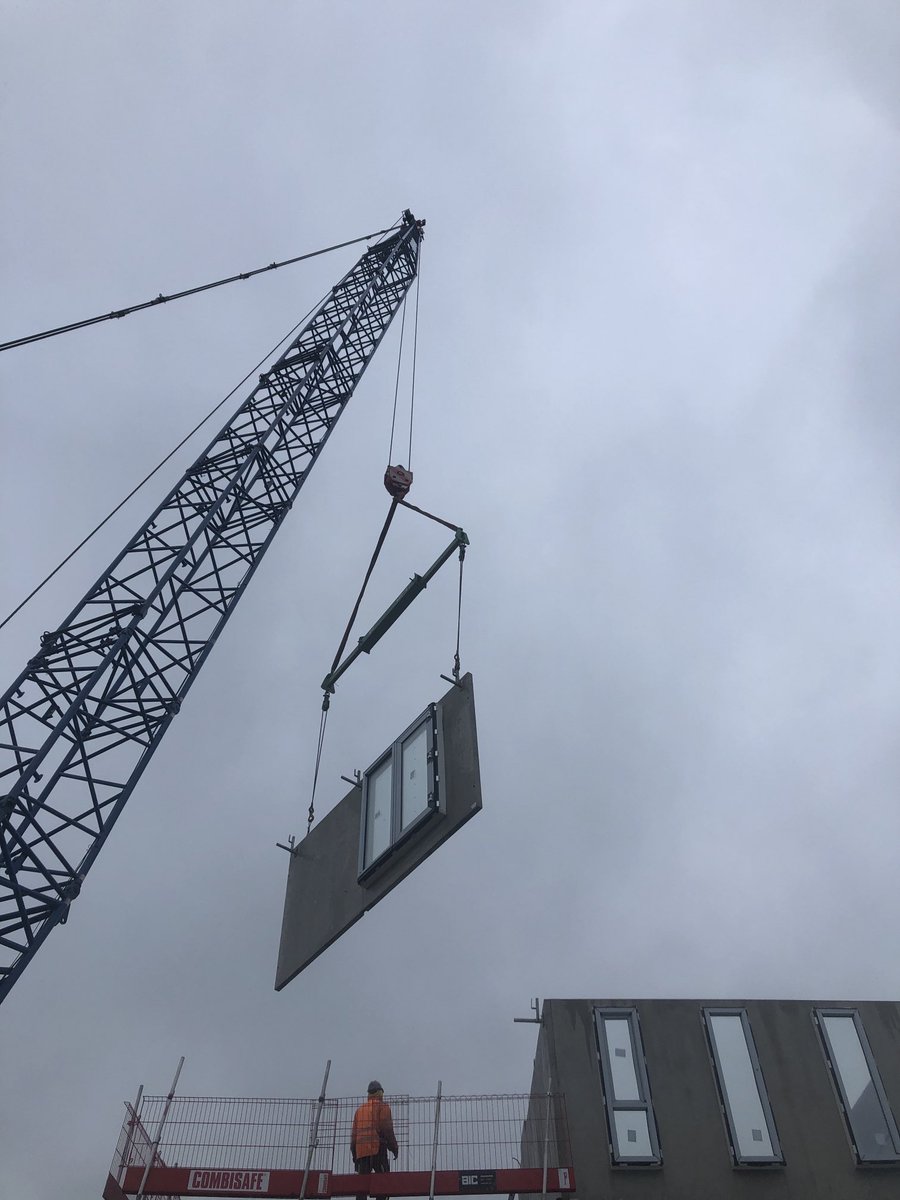 Vandaag de laatste wand gehesen van de 43 woningen Duin en Water #lelystad ⁦<a href="/VanWijnenGroep/">Van Wijnen</a>⁩