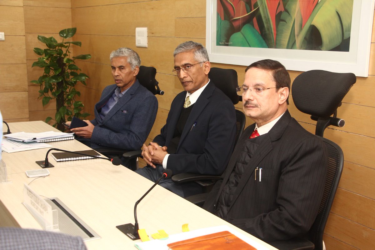 NITIAayog's tweet photo. Today, the Empowered Committee headed by CEO @paramiyer_ approved incentives for the Large-Scale Electronics Manufacturing (LSEM) #PLI scheme. 

Two companies, #PadgetElectronics and @HonHai_Foxconn, have qualified for the incentive of ₹58.29 cr &amp; ₹357.17 cr, respectively. https://t.co/ELr2ldqDuD