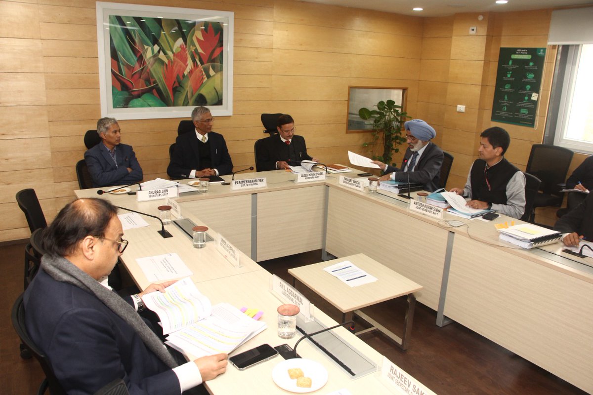 NITIAayog's tweet photo. #PLI for LSEM is expected to bring in additional production worth ₹10,70,000 cr &amp; generate employment for 7,00,000+ people.

Incentives of ₹415.46 cr were approved for @HonHai_Foxconn, a global company &amp; #PadgetElectronics, a domestic company.

🖇️: https://t.co/wWxQhtChWL https://t.co/3n0VIy4AZZ