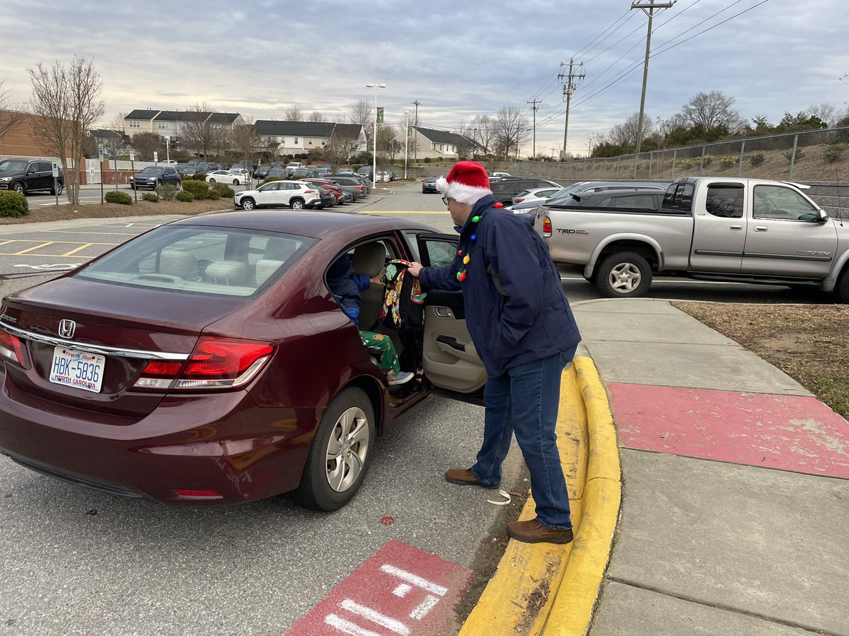 jimh704's tweet photo. A huge shout out and Thank You to our All Pro Dads for doing car riders this morning! We appreciate your support! https://t.co/0AWstYoVgC