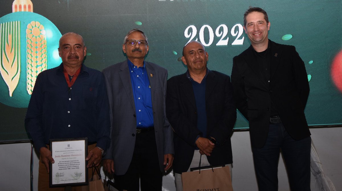 bramaccimmyt's tweet image. On behalf of farmers #FromSouthToSouth, thank you for all these years exemplifying what we mean at @CIMMYT by #ExcellenceInScience and #ExcellenceInOperations. We wish you all the best in this new phase of your lives. #CIMMYT2030 #AgricultureForPeace