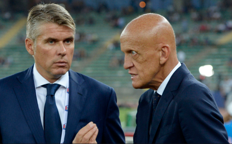 - No hay huevos a darle otra final del mundial a otro calvo Pierluigi.
- Sujétame el cubata.
