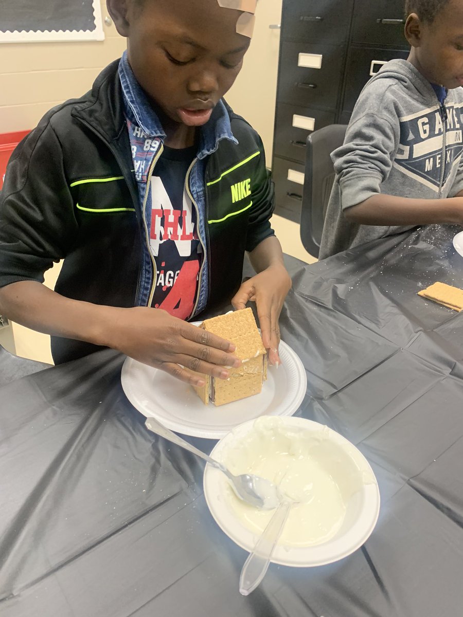EnzaBonfiglioWo's tweet photo. Our ESL classes made Gingerbread houses today and they look beautiful and festive. Thank you Mrs.Despins and to her amazing mom Mrs. Muoio for the wonderful experience for our students. @BegleyBroncos1 @gecdsbpro https://t.co/crpg7yjXSR