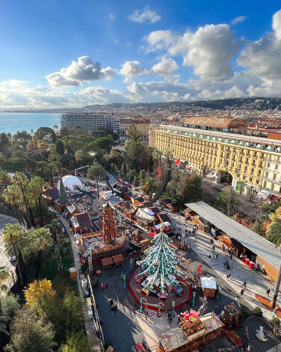 Nice est d’une beauté vertigineuse 😍 !
Avez-vous déjà fait un tour au village de Noël🎄? Entre animations, stands de produits artisanaux et gourmands ... Vous passerez un moment 100% savoureux ! 
📷 @cate06nice (IG)

#ExploreNiceCotedAzur #CotedAzurFrance #OnATousBesoinDuSud