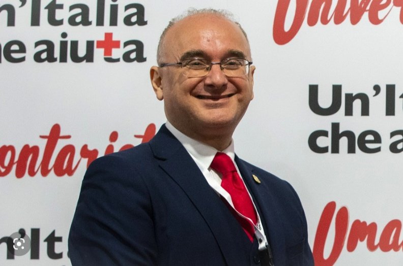 EmilioPalozzi's tweet photo. Da quando il #presidente della #CRI ha annunciato le sue #dimissioni non si parla d'altro.... Io invece vorrei fare un grande augurio a @rosariovalastro, il nuovo presidente della #crocerossaitaliana....  Un grande 'in bocca al lupo' per la tua nuova avventura... https://t.co/FShal9bksu