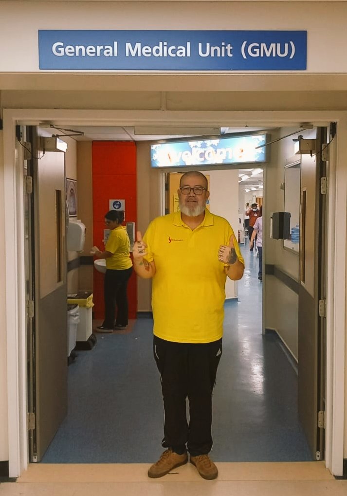 netty_lynette's tweet photo. Welcome to team @OldhamCO_NHS #diningcompanion Shaun GMUs newest recruit all signed off 3 shifts a week thank you to @WolstenholmeIMC for helping me last week train Oldham DCs on the unit as well #teamwork #BROCO @NCA_Volunteers @sgfurlong @SiobhanLouiseM1 https://t.co/AoErtr8aEP