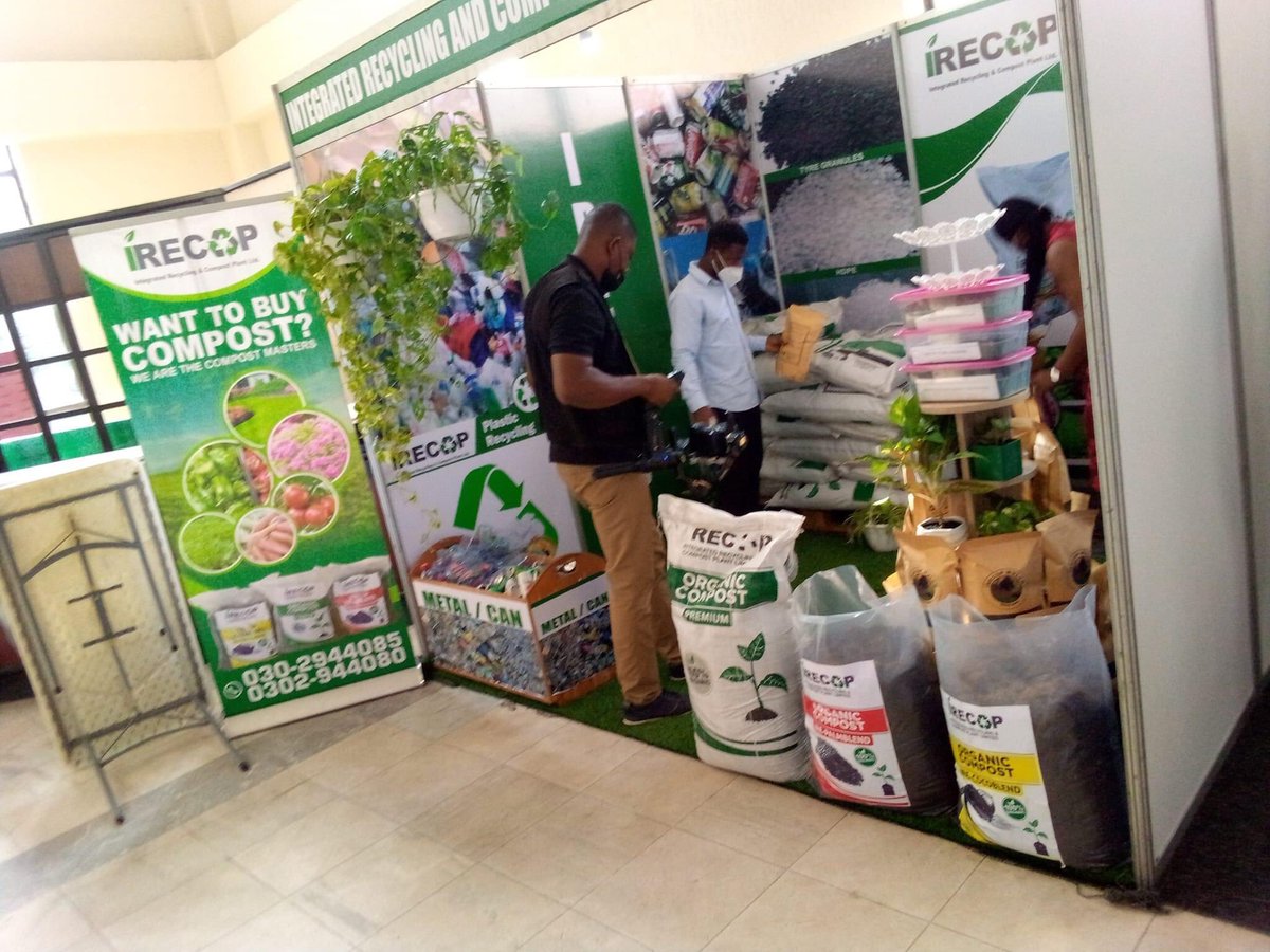 KwameJudah's tweet photo. Why look elsewhere why we have it here in abundance. @accracompost has the best and pure organic fertiliser for all crops. Contact them on the number's below. 
+2335439888269,+233244945713
@thejospongroup 
@accracompost https://t.co/N1opl6eF9L