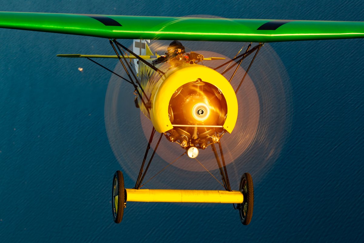 EAA's tweet photo. We’re taking a trip back in time with this Fokker D.VIII replica. The aircraft, what Allied pilots called the “Flying Razor”, was the last Fokker design operated with the Luftstreitkräfte in WWI. This replica is flown by Andrew King and was 📸 by Jim Koepnick at #OSH10. https://t.co/lQm7CLKRHI