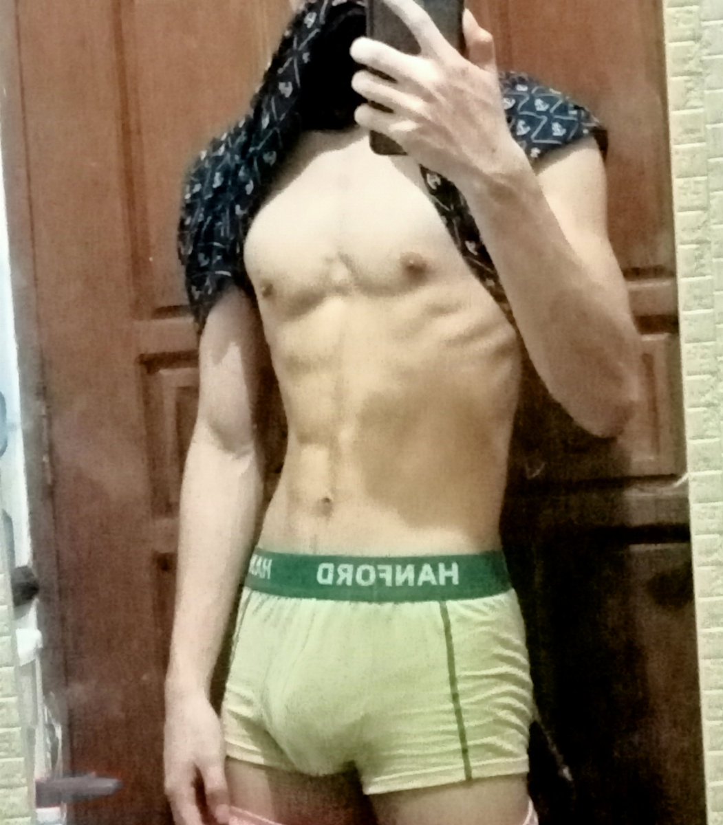 DeezNutsUncut's tweet photo. ayo how did my pants fall 😏 https://t.co/DvJ7l0sIqR