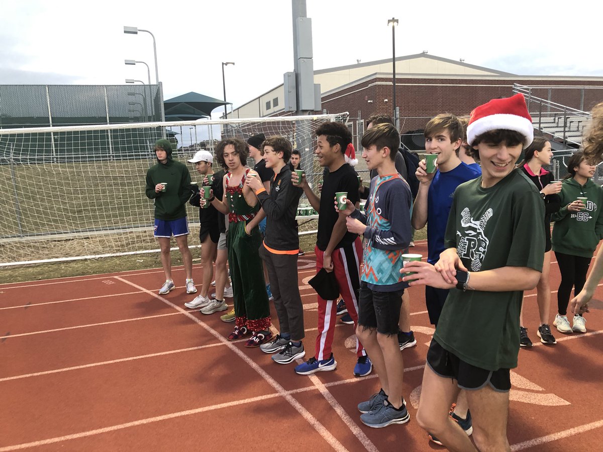 ReedyTrack_XC's tweet photo. Chocolate Milk Mile 2.0
S/O to our Alumni for coming back and hanging out. Always good to see y’all! #runninReedy #family https://t.co/PF0O1PdL8o