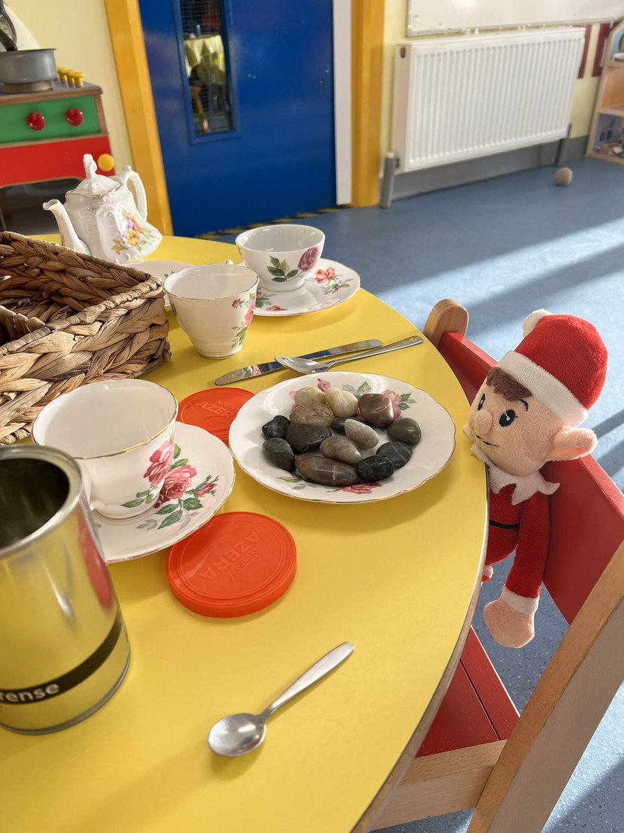 kim_years's tweet photo. Someone made elf dinner #preschool #play #playtolearn #gettingreadytolearn #eani #looseparts https://t.co/J7JtZbcXe2