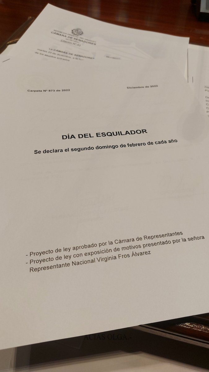 AbreuStraneo's tweet photo. En sesión del Senado votamos el "Día del Esquilador" proyecto de la dip @VirginiaFrosAlv . Un digno reconocimiento a un gran oficio de nuestra ruralidad. @GerardoAmarilla https://t.co/SAgO7m9a9w