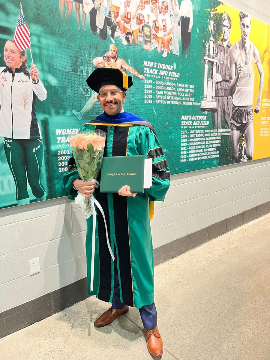 يبارك النادي السعودي بجامعة داكوتا الشمالية للطالب/ عبدالله الهاشل، بمناسبة حصوله على شهادة الدكتوراه في تخصص "علم أمراض النبات".

كما يتمنى النادي للاخ عبدالله المزيد من الانجازات والنجاح في مرحلته القادمة من مسيرته العلمية والعملية 🎓💐