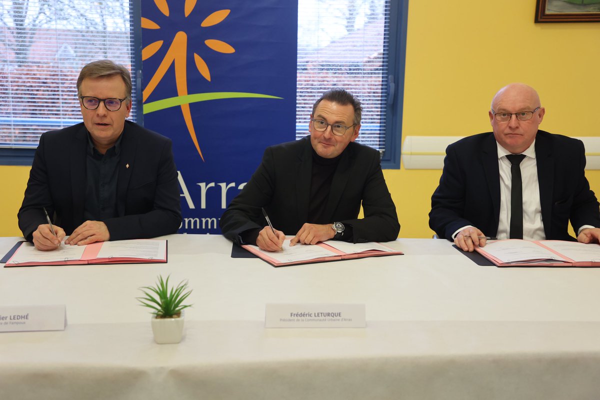 GrandArras's tweet image. A #Fampoux ce jour signature de la convention de gestion écologique du marais Philippe Rapeneau.
Aux côté de la commune, du @CENHDF, de la @FDC62, nous nous engageons à préserver la faune et la flore de cet espace riche en terme de #biodiversite.