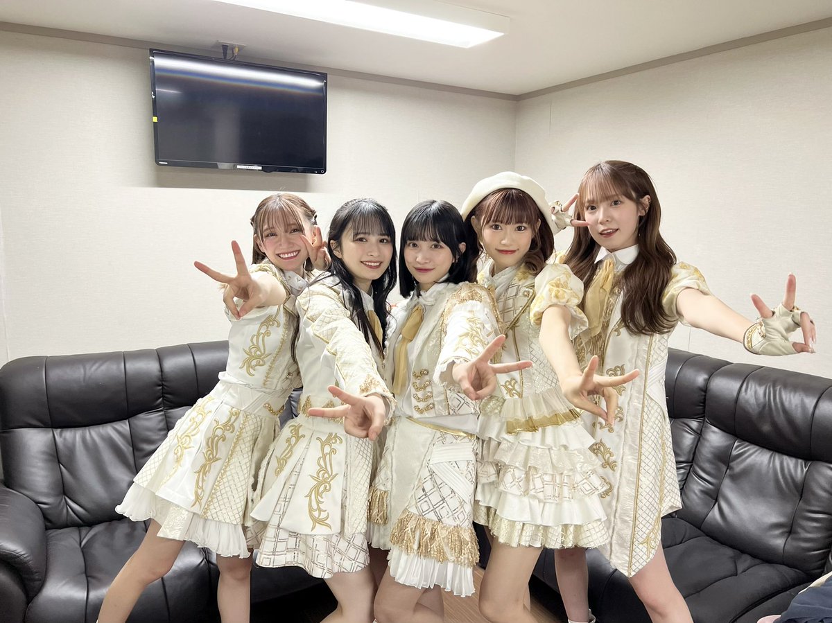baby__crayon's tweet photo. 改めて本日、名古屋に駆けつけて下さったベビクレファ��の皆様、本当にありがとうございました👶🏻🎄✨

今週末も名古屋でのLIVEです！残り少ない2022年、楽しんで行きましょう🫶🏻皆んなのこと見えてたよ〜👀
手羽先食べながら帰ります🐓

メンバーより https://t.co/xYi8NUYLaY