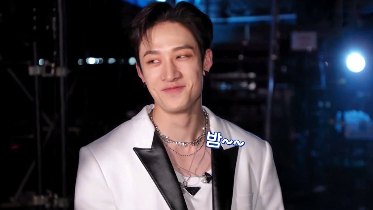 captainCB97s's tweet photo. bang chan is so stunning wow https://t.co/VLv2quUE75