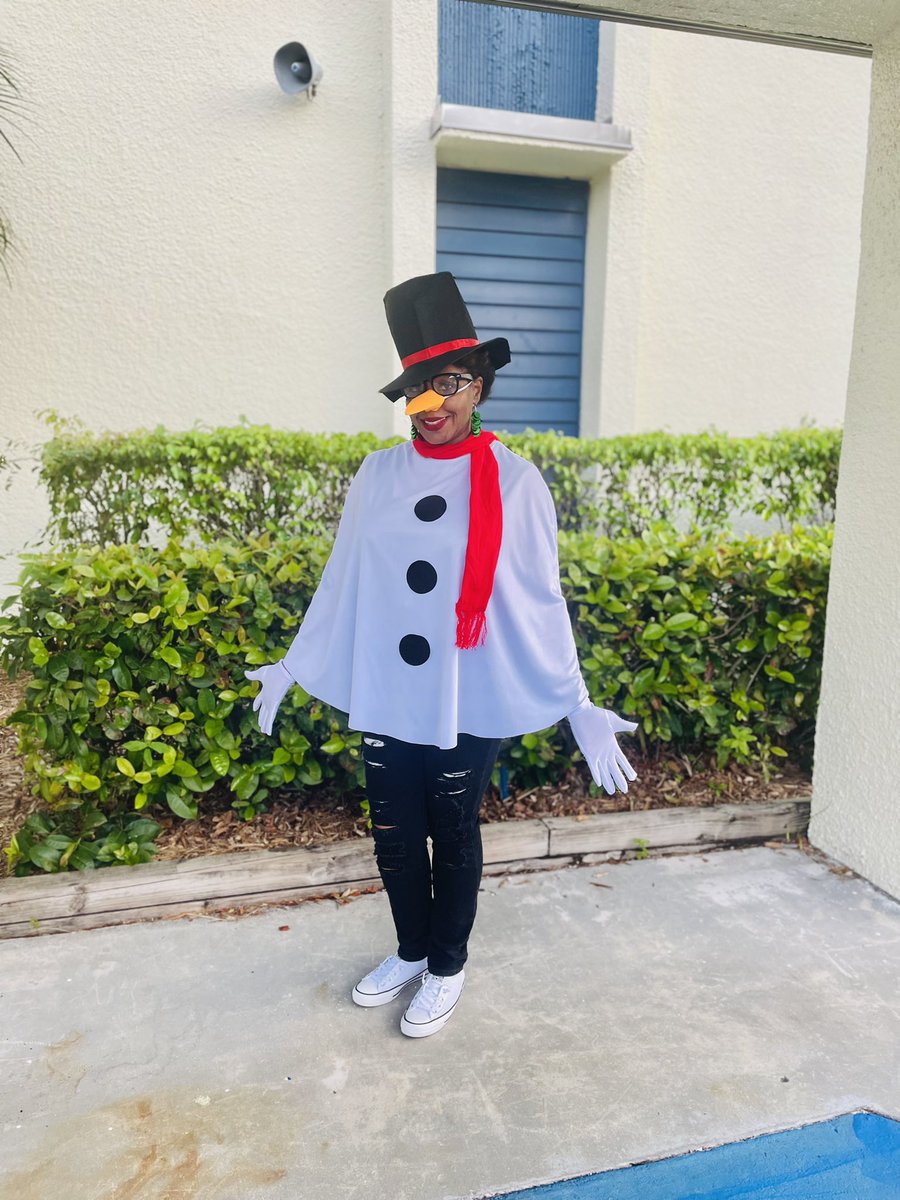 caringcouns_kbk's tweet photo. It’s still Spirit Week in Wildcat territory. It’s a “white out” as we stroll through Winter Wonderland. So Counselor “Frostini” joined in the celebration😉🌻 #NATIONALSAVE #newschester #bcpsSAVE https://t.co/4gKdwuJaOy