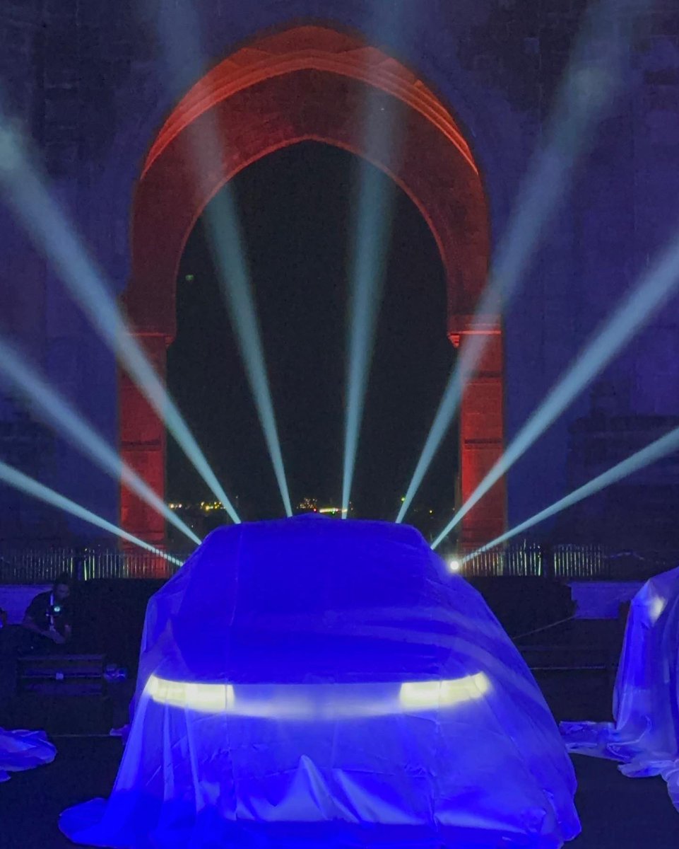 sidpatankar's tweet photo. Nice setting isn’t it? Historic location for a car that has also made history. A warm welcome to the 2022 World Car of the Year to India. 
SVP 
#IONIQ5 #wcoty #worldcaroftheyear #ev #electric #hyundaiioniq5 #gatewayofindia #mumbai #shotoniphone14promax #LEDprojection #V2L #tech https://t.co/DnoEI8XoBg
