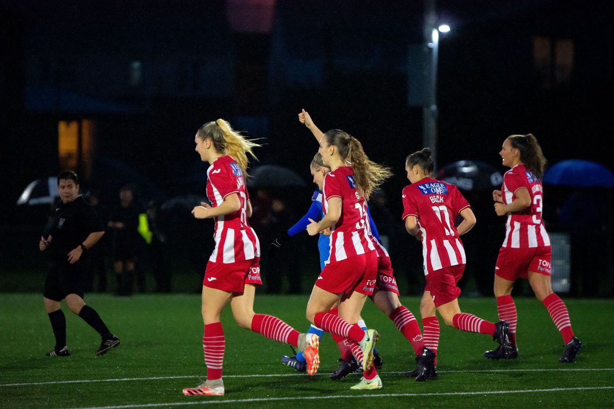 ExeterCityWFC's tweet image. 🎅🏻 5️⃣ Day Christmas Giveaway 

👏 WINNER

Congratulations to Stuart Davis who won our first prize of the week

🎁 Our second giveaway is live from five 

#ECFC