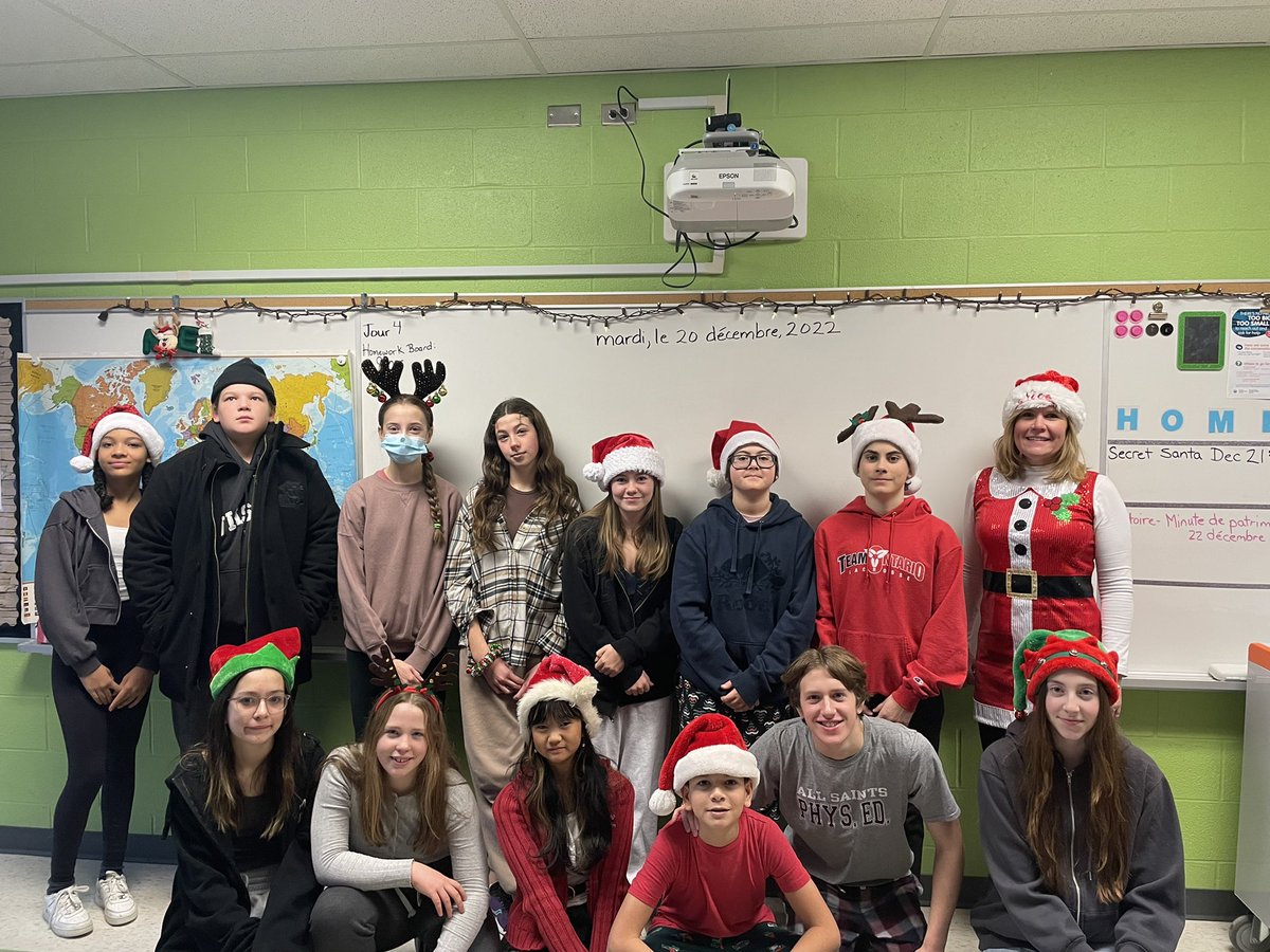 fi_mme's tweet photo. Christmas Character Day 🎄❤️💚Spirit week continues! #DCDSBCommunity #CountdowntoChristmas https://t.co/67o1ASIFPj