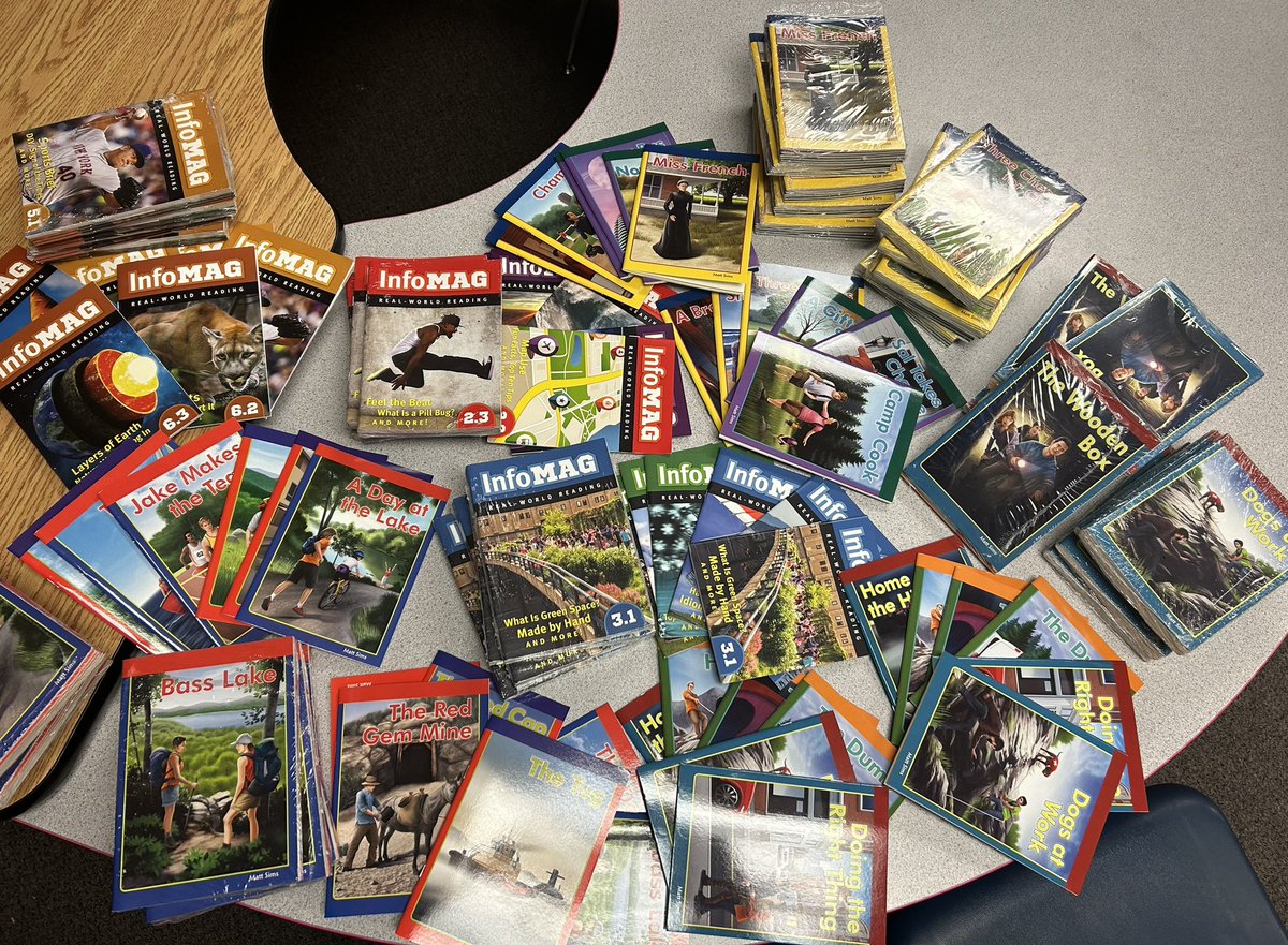 erica_kaufmann2's tweet photo. The rest of the books are in! Thank you to @DollarGeneral Literacy Foundation for our 2022 youth literacy grant! Funding received will support struggling adolescent readers by providing them with decodable chapter books! #dollargeneralliteracygrant #DGLF https://t.co/Z0rtDpTr4d